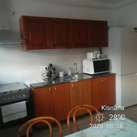 Apartment Eden Vendeghaz *