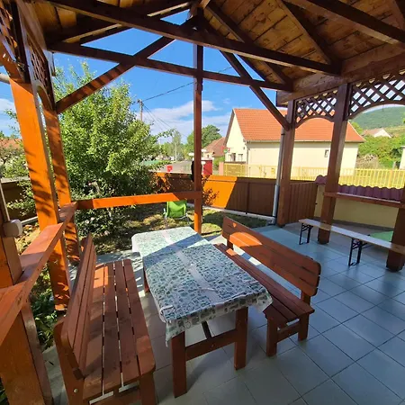 Eden Vendeghaz * Kisnána