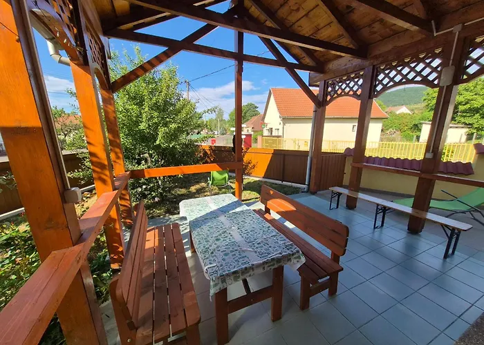 Eden Vendeghaz * Kisnána